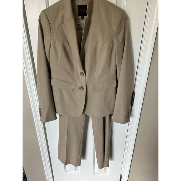 The limited tan suit jacket size 4 and pants size 6 - Picture 1 of 7